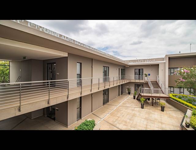 160M² OFFICE FOR SALE IN FOURWAYS